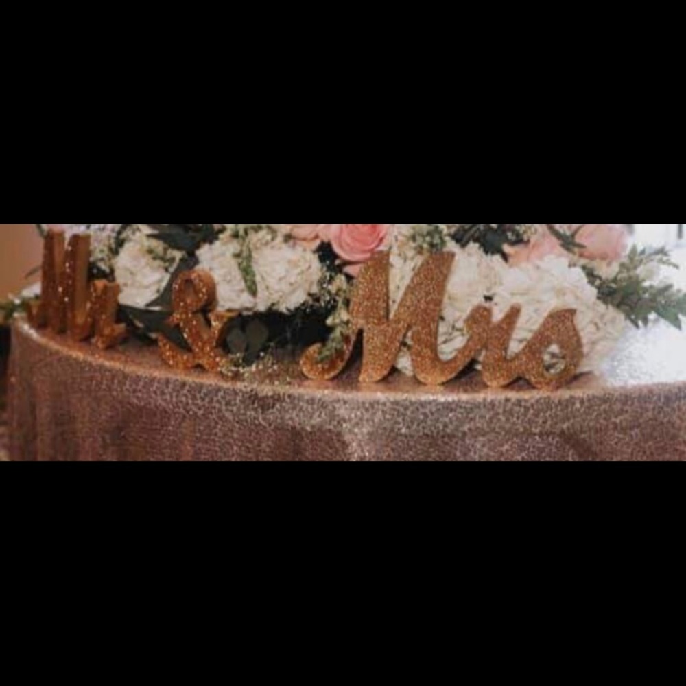Gold Mr and Mrs glitter sign